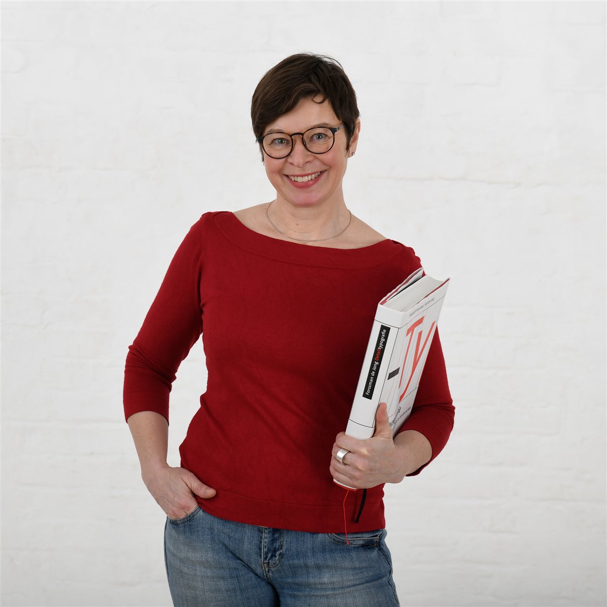 Kerstin Salvador mit Buch